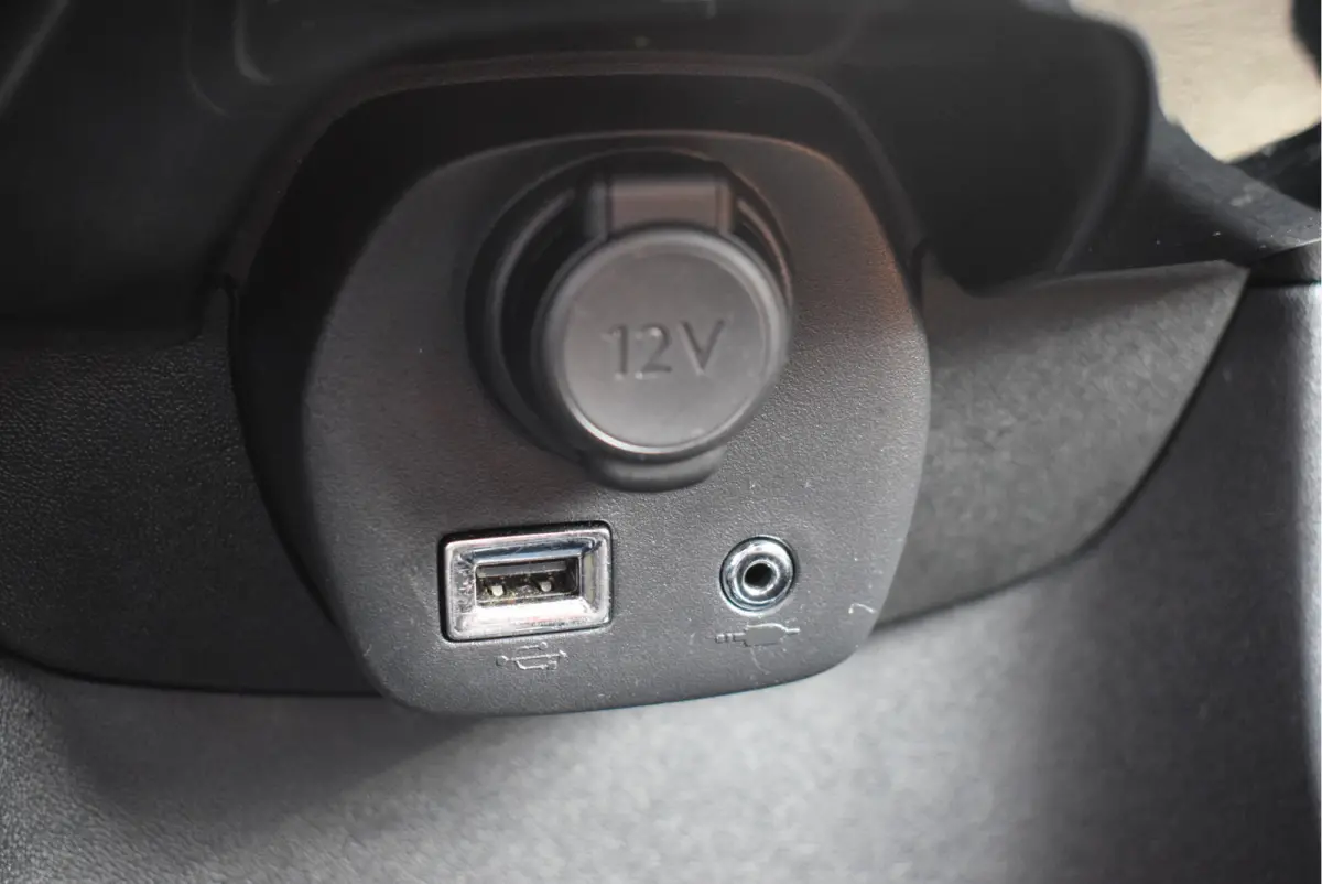 1.0 VTi Feel | Airco | NL-Auto | 5-deurs | Bluetooth
