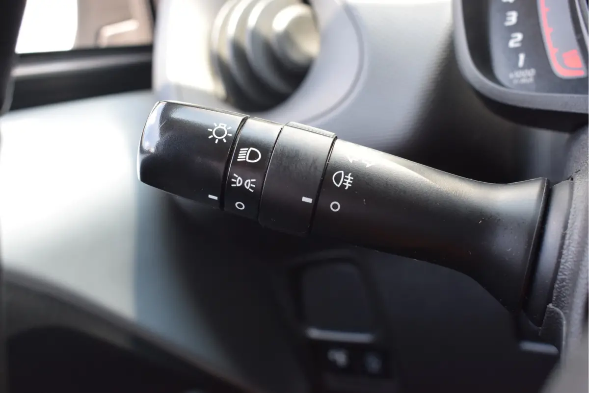 1.0 VTi Feel | Airco | NL-Auto | 5-deurs | Bluetooth