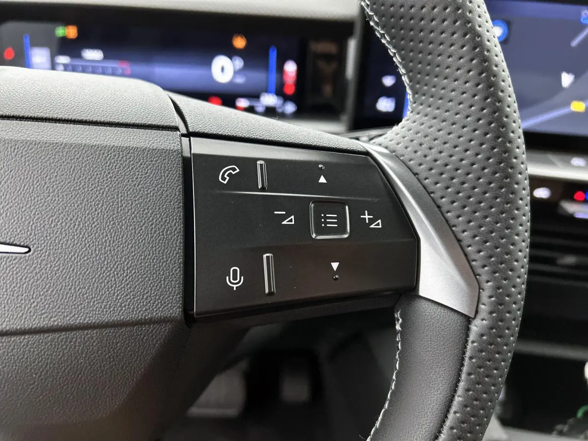SUV GS Hybrid 146 pk Automaat | Navigatie | Elektrisch Glazen Panoramadak | Rondomzicht Camera | Verwarmde Comfortstoelen | Matrix LED Koplampen | Head-up Display | Elektrische Achterklep me