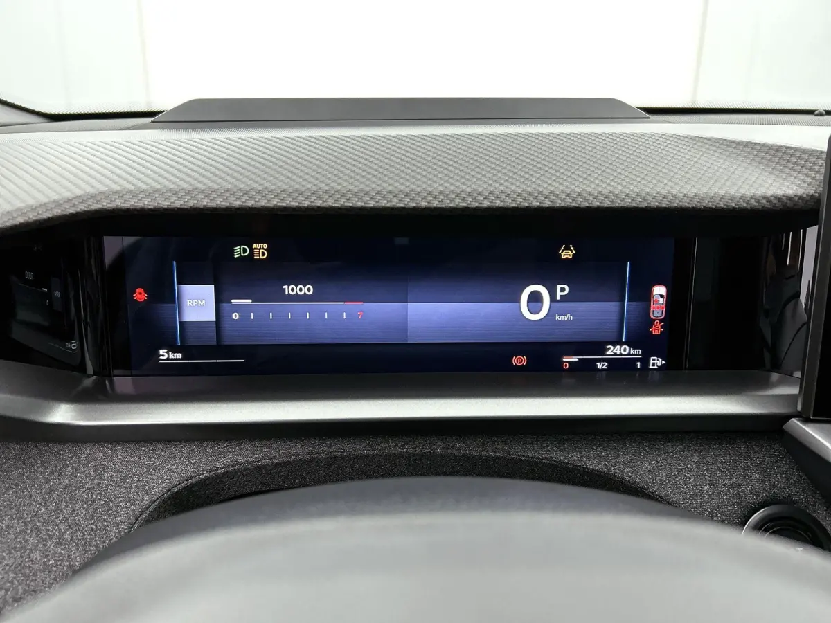 SUV GS Hybrid 146 pk Automaat | Navigatie | Elektrisch Glazen Panoramadak | Rondomzicht Camera | Verwarmde Comfortstoelen | Matrix LED Koplampen | Head-up Display | Elektrische Achterklep me