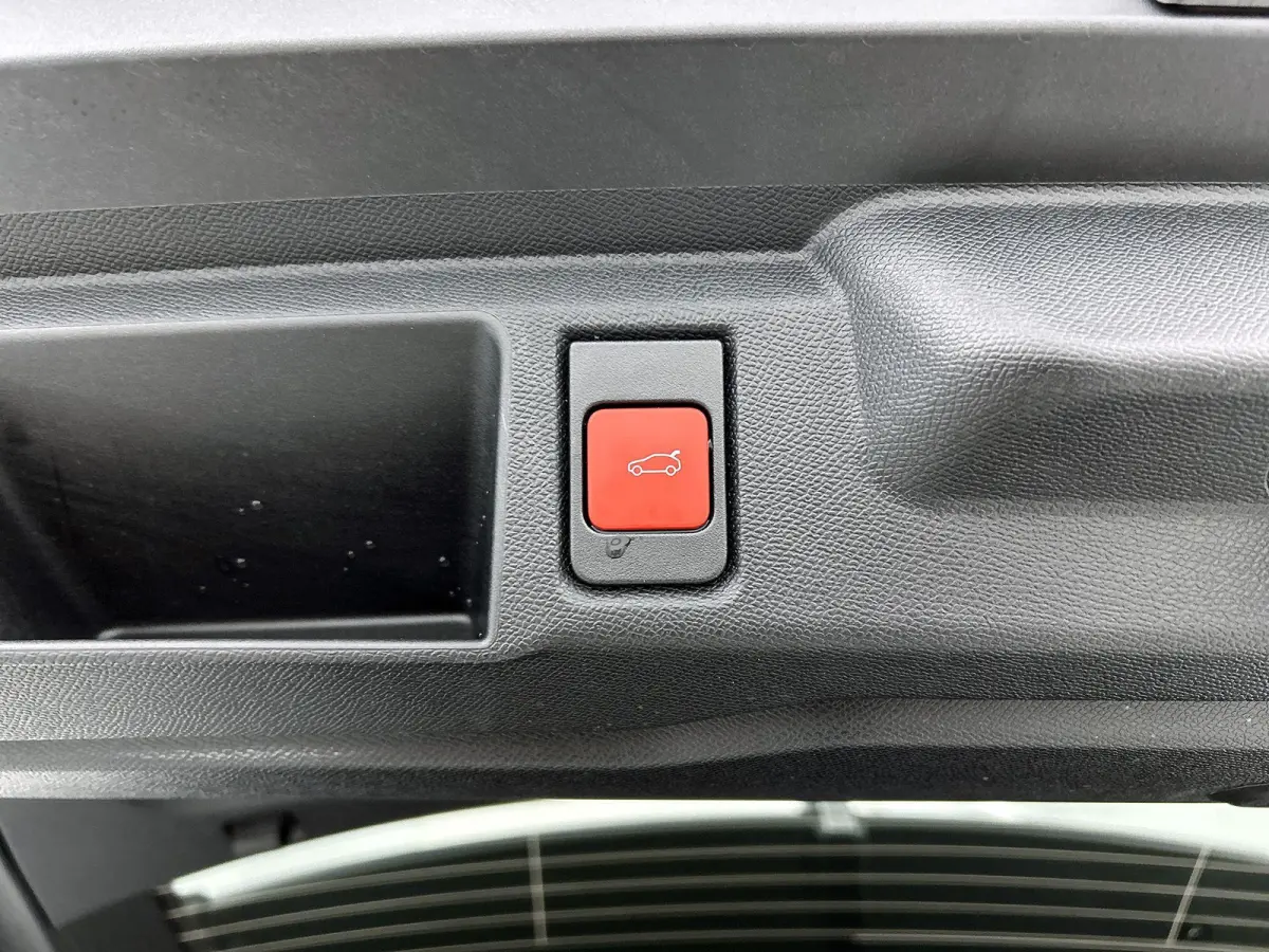 SUV GS Hybrid 146 pk Automaat | Navigatie | Elektrisch Glazen Panoramadak | Rondomzicht Camera | Verwarmde Comfortstoelen | Matrix LED Koplampen | Head-up Display | Elektrische Achterklep me