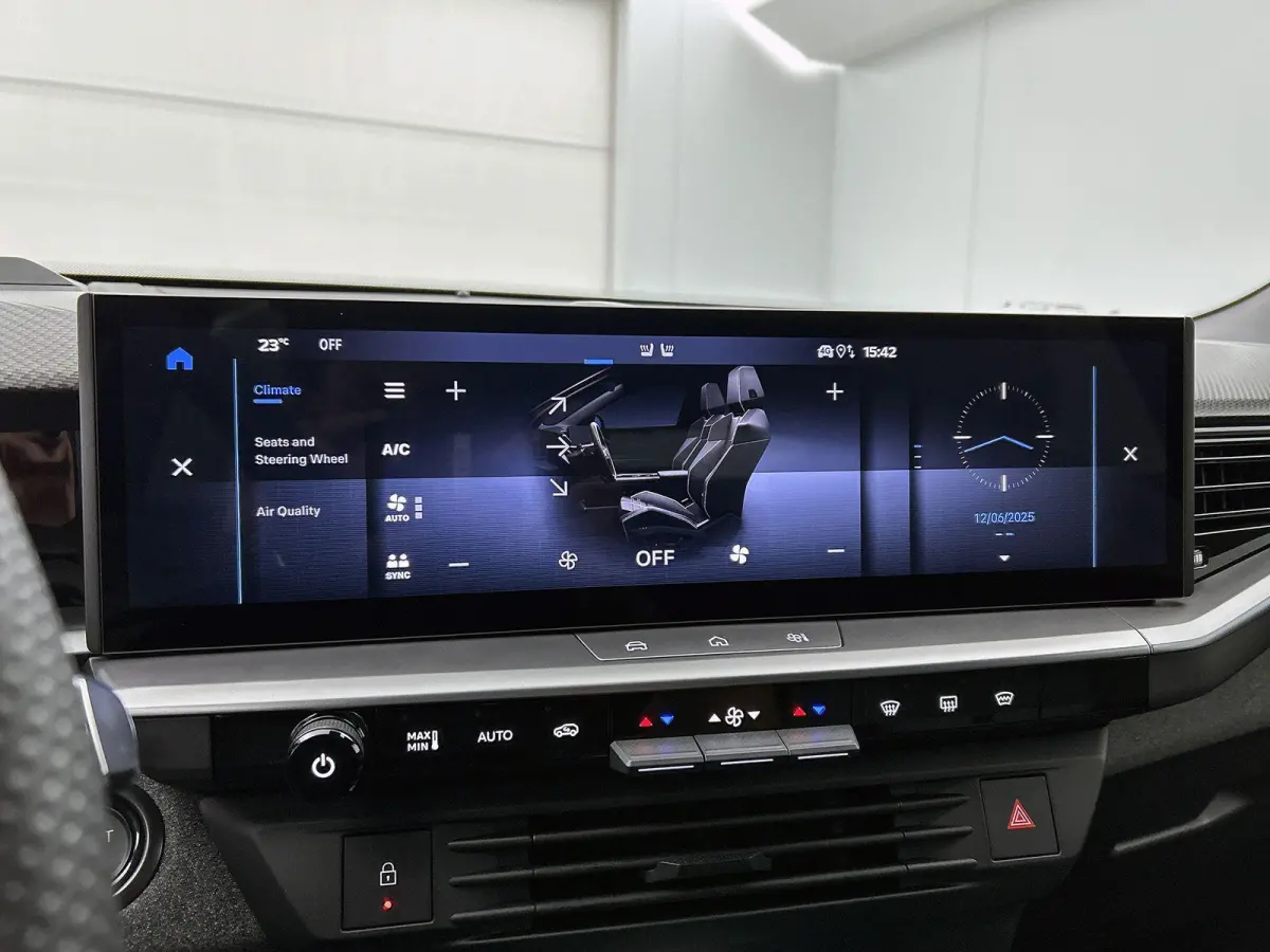 SUV GS Hybrid 146 pk Automaat | Navigatie | Elektrisch Glazen Panoramadak | Rondomzicht Camera | Verwarmde Comfortstoelen | Matrix LED Koplampen | Head-up Display | Elektrische Achterklep me