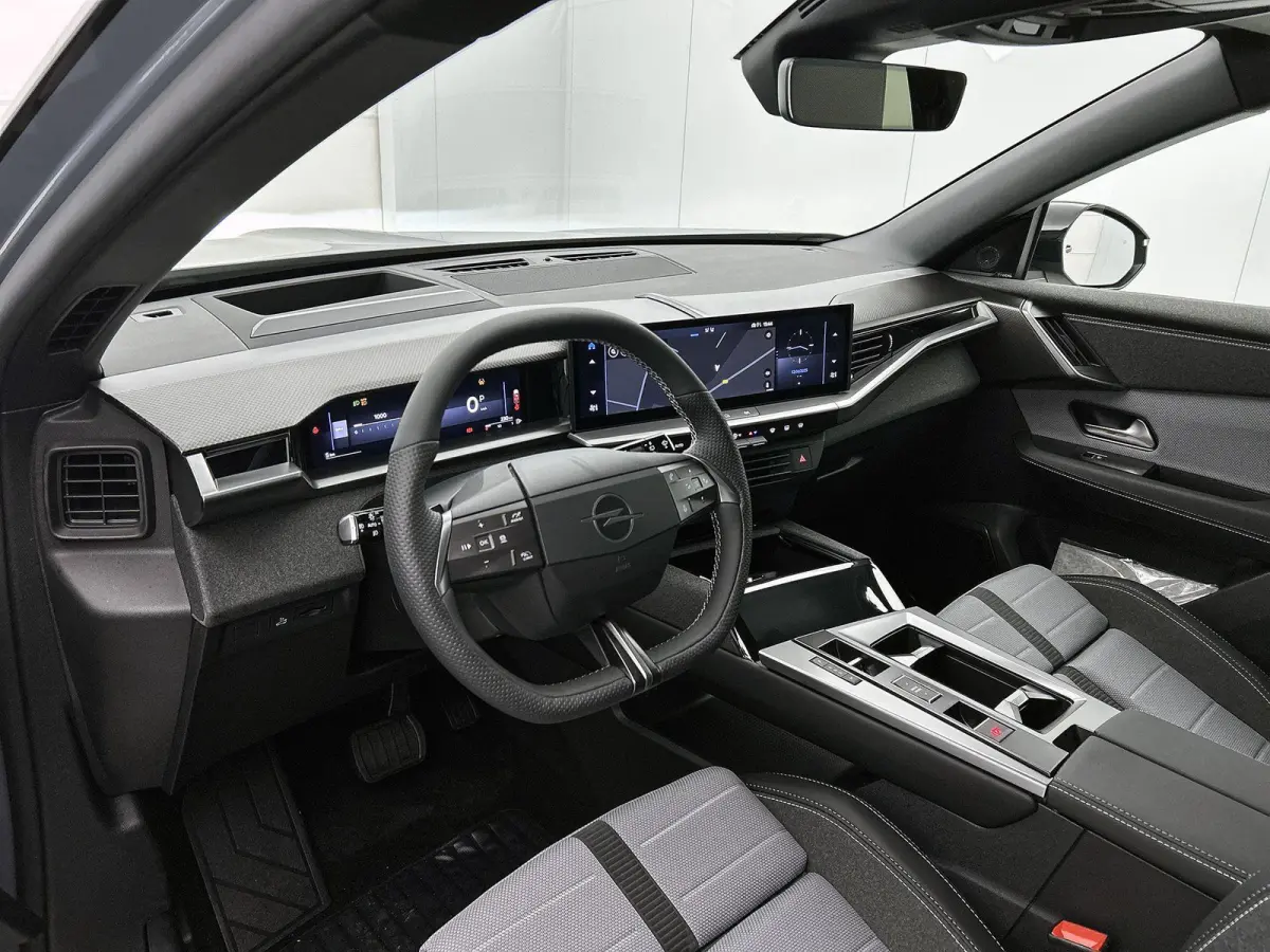 SUV GS Hybrid 146 pk Automaat | Navigatie | Elektrisch Glazen Panoramadak | Rondomzicht Camera | Verwarmde Comfortstoelen | Matrix LED Koplampen | Head-up Display | Elektrische Achterklep me