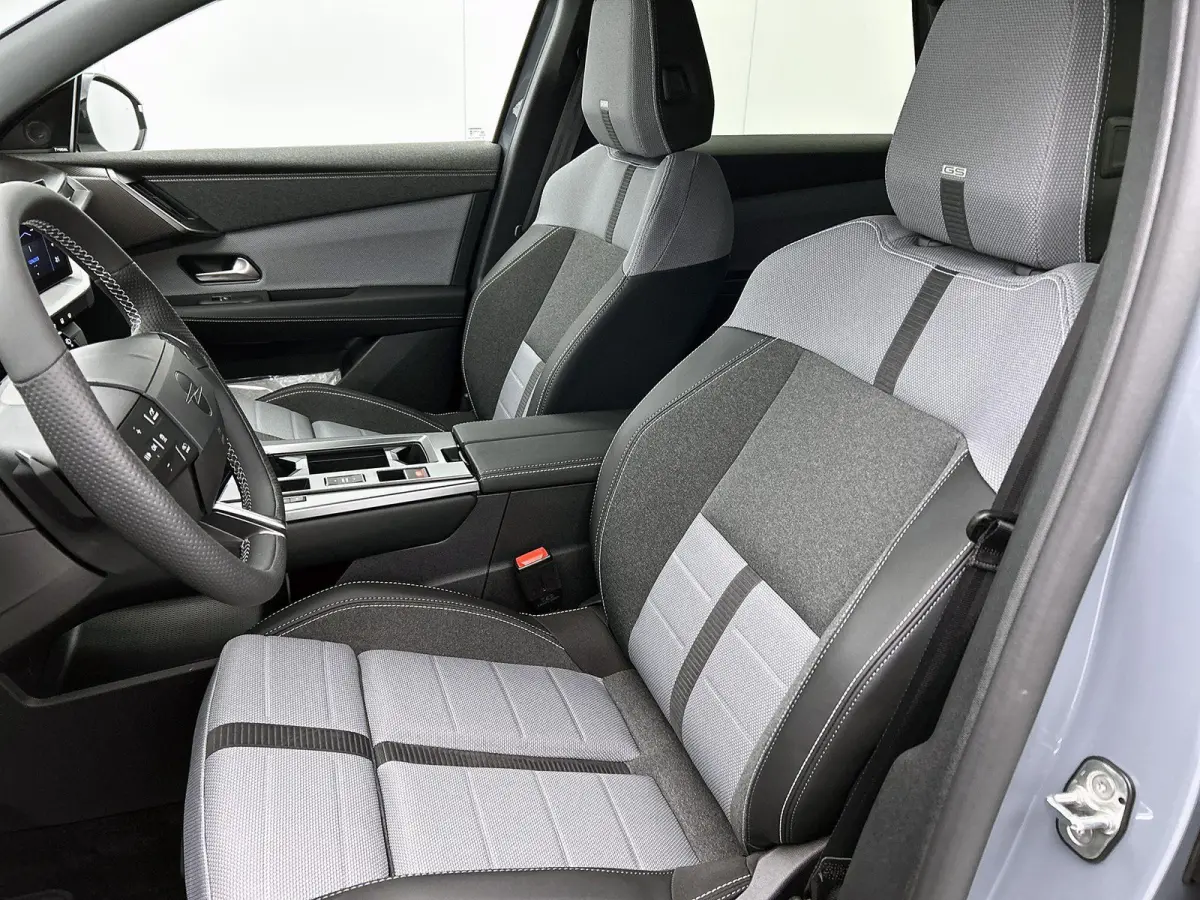 SUV GS Hybrid 146 pk Automaat | Navigatie | Elektrisch Glazen Panoramadak | Rondomzicht Camera | Verwarmde Comfortstoelen | Matrix LED Koplampen | Head-up Display | Elektrische Achterklep me