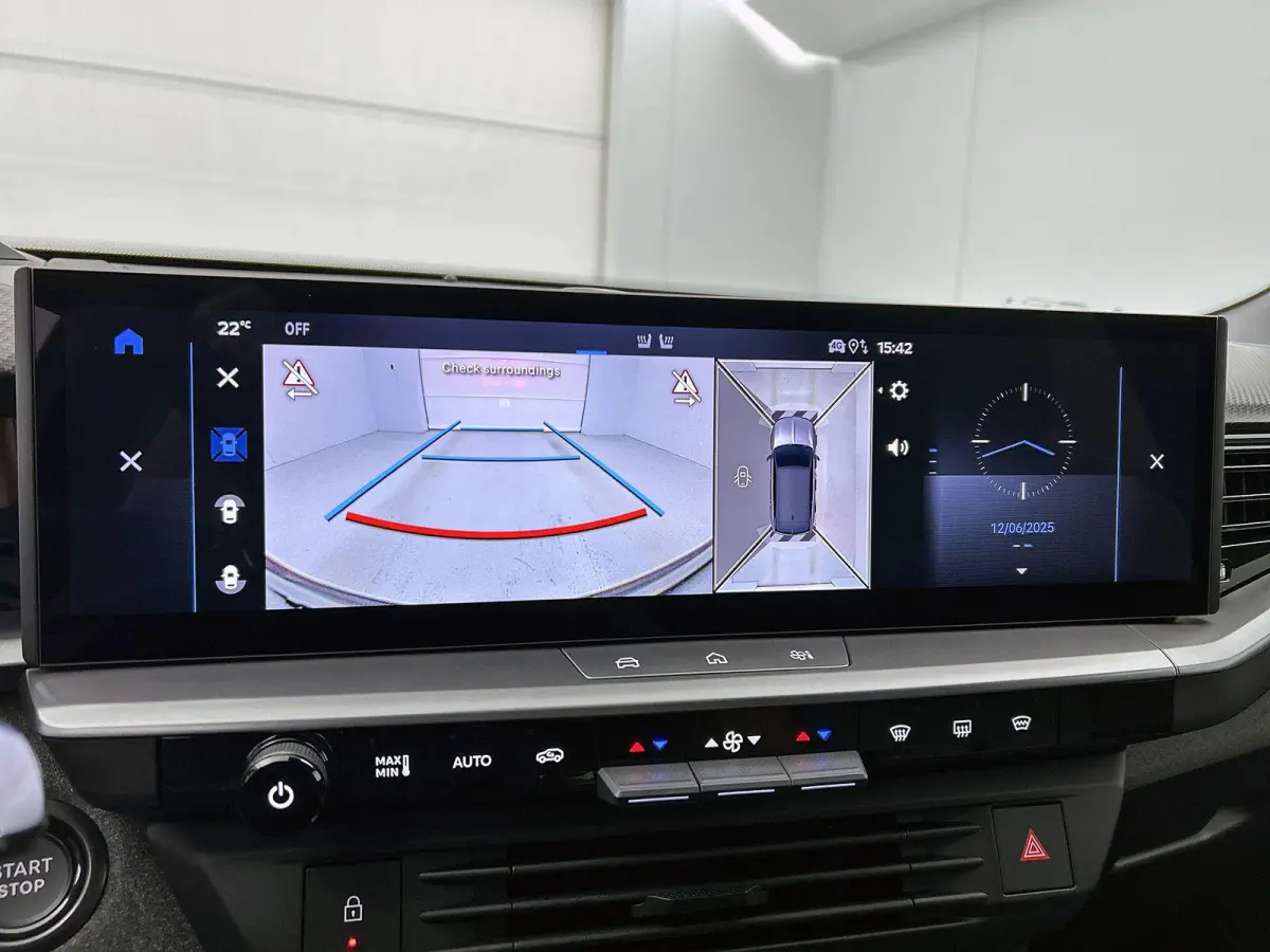 SUV GS Hybrid 146 pk Automaat | Navigatie | Elektrisch Glazen Panoramadak | Rondomzicht Camera | Verwarmde Comfortstoelen | Matrix LED Koplampen | Head-up Display | Elektrische Achterklep me