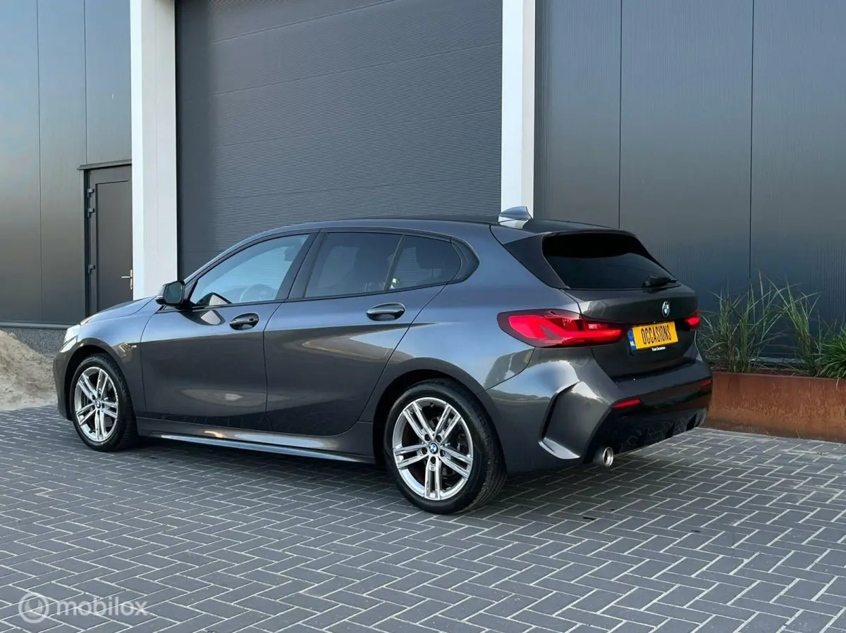118i M Pack Sport NAV LED LEER