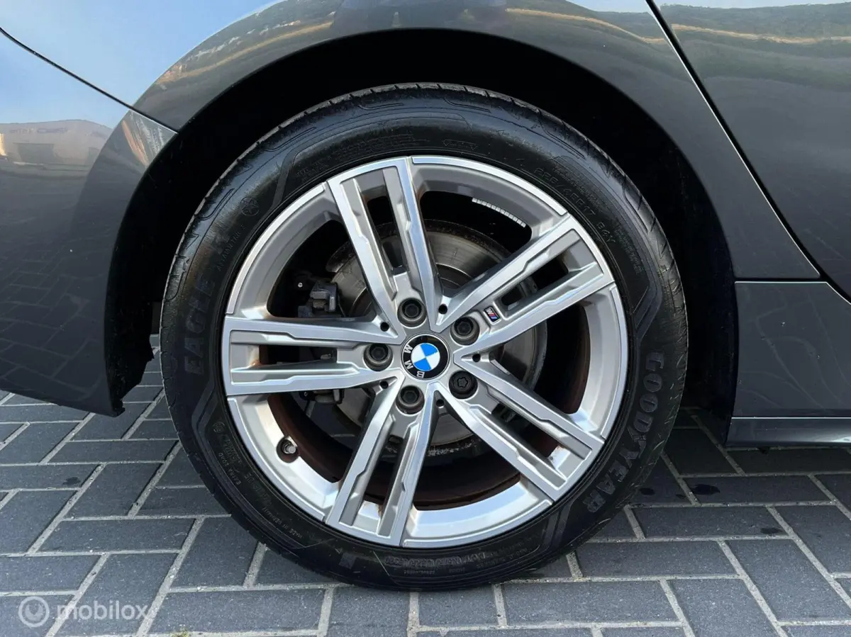118i M Pack Sport NAV LED LEER