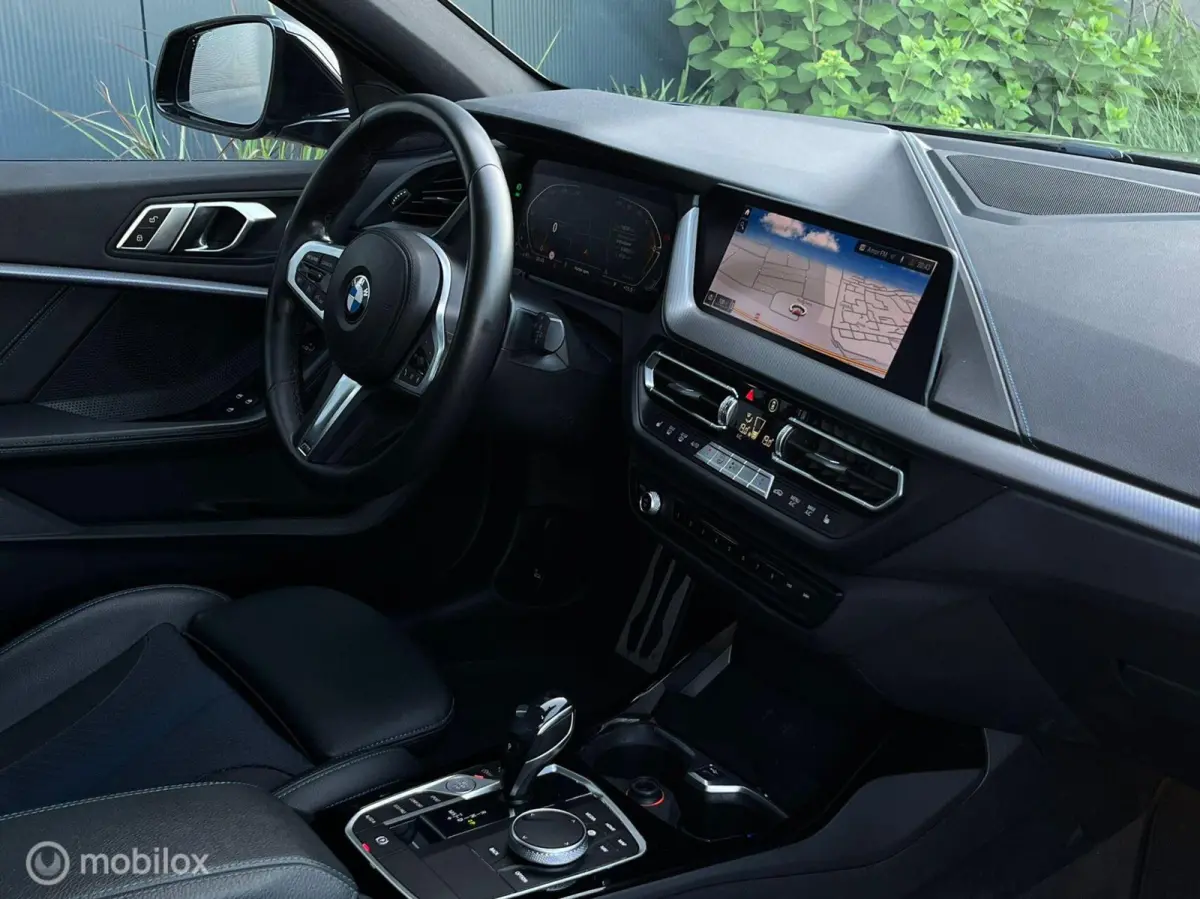 118i M Pack Sport NAV LED LEER