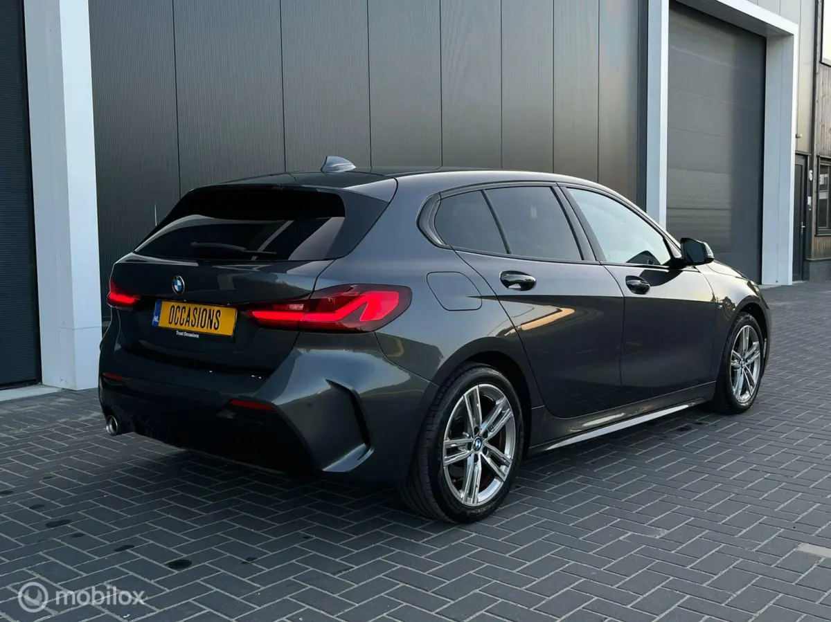 118i M Pack Sport NAV LED LEER