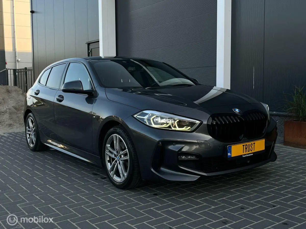 118i M Pack Sport NAV LED LEER