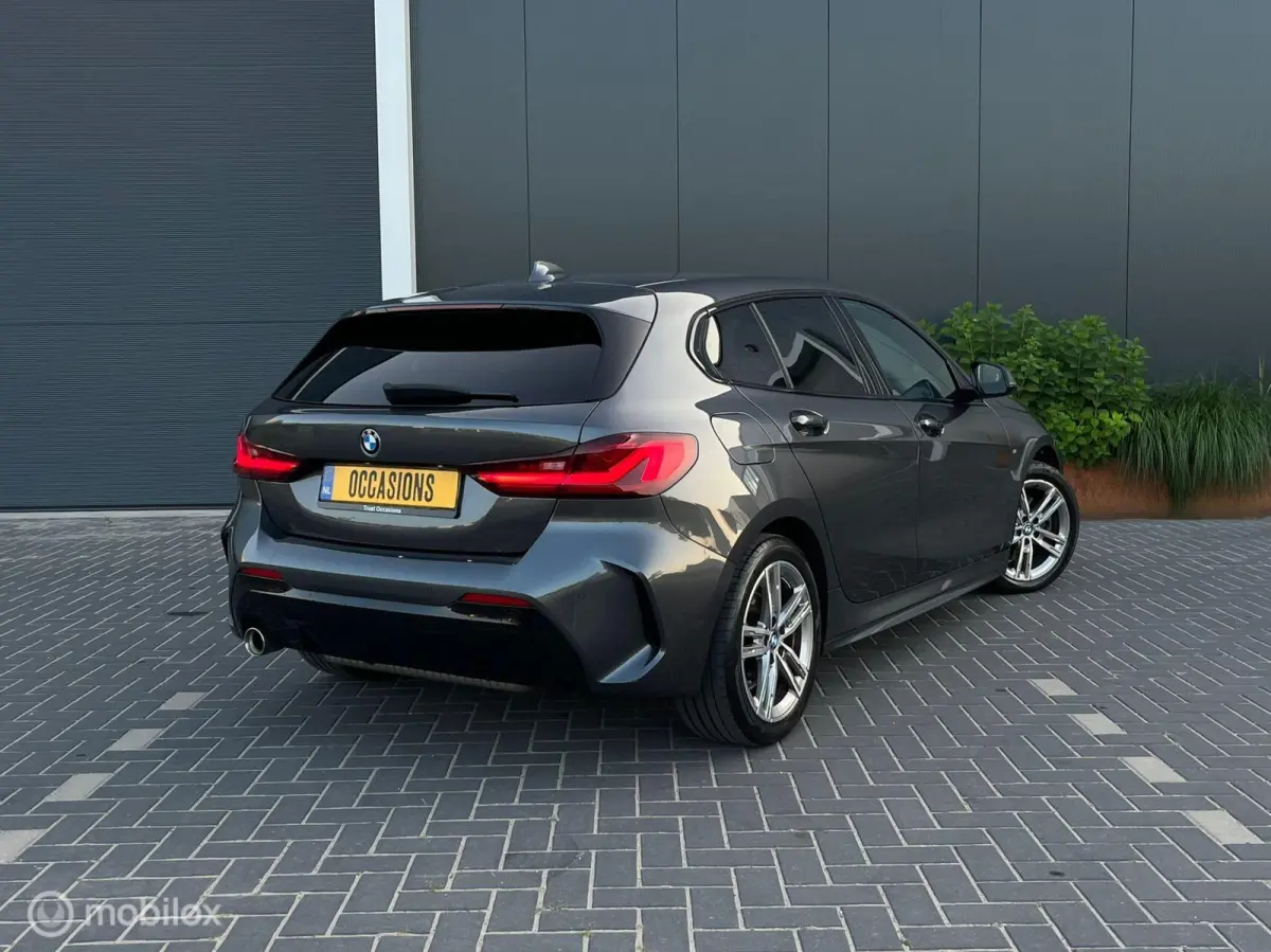 118i M Pack Sport NAV LED LEER