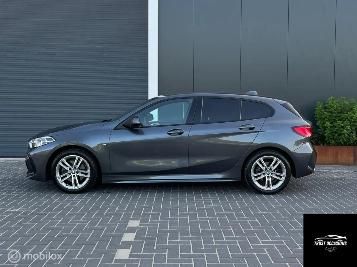 118i M Pack Sport NAV LED LEER