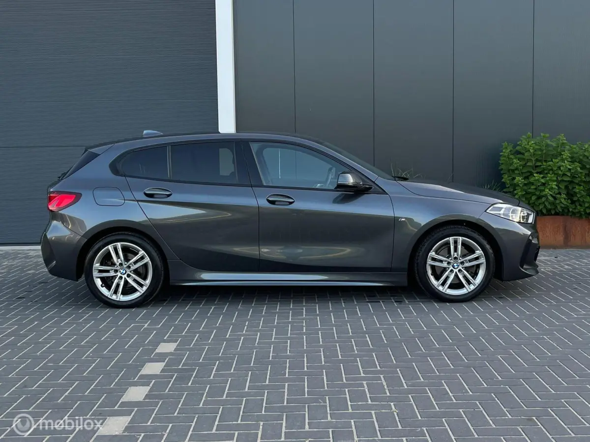 118i M Pack Sport NAV LED LEER