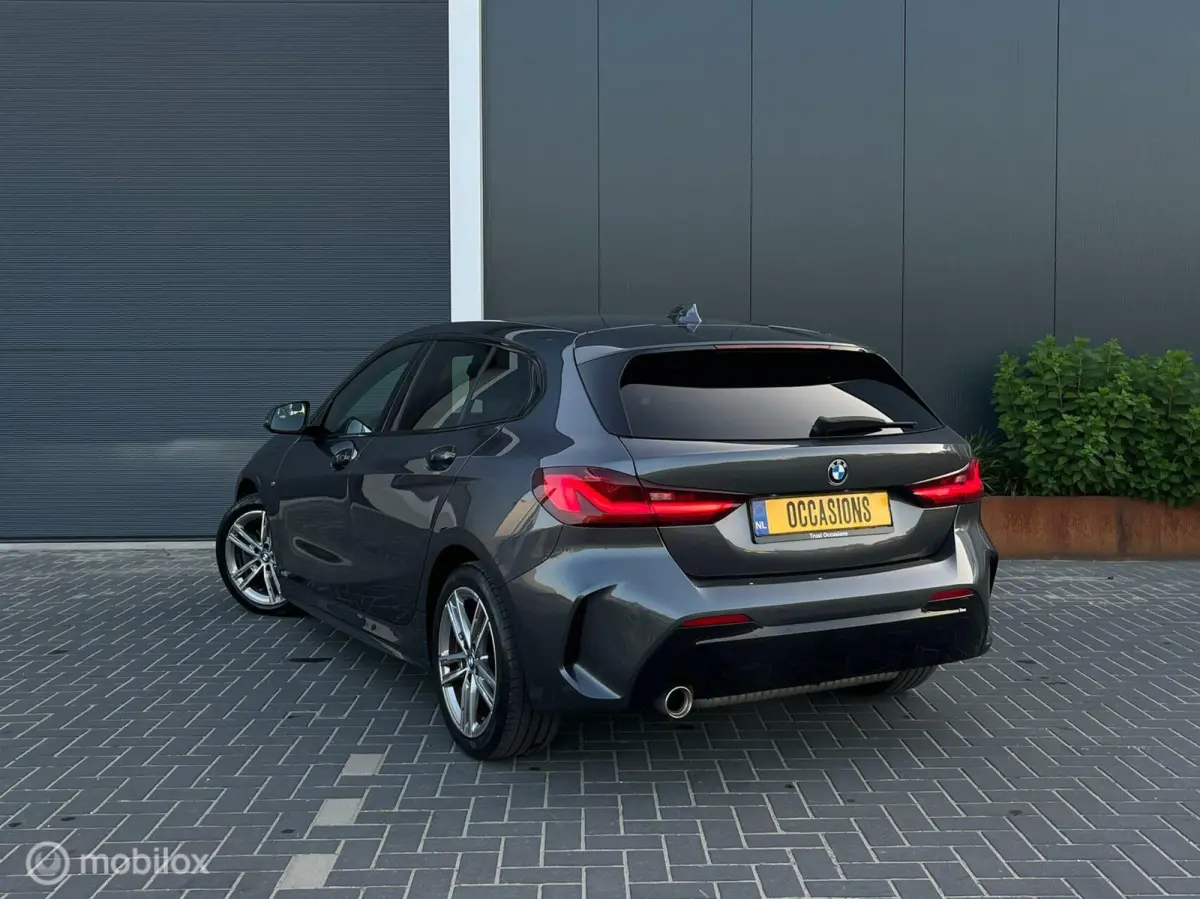 118i M Pack Sport NAV LED LEER
