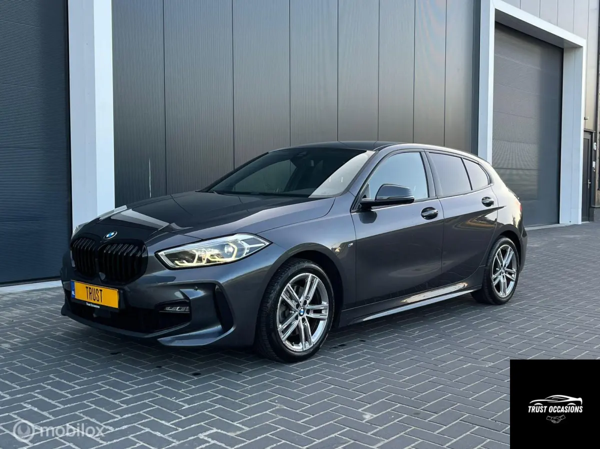 118i M Pack Sport NAV LED LEER