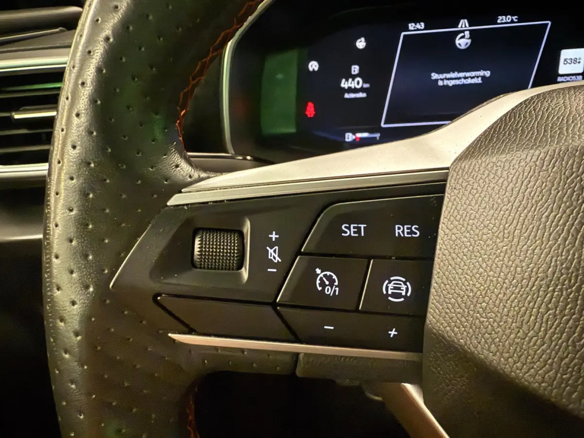 1.5 TSI FR Launch Edition V-COCKIT/NAVI/LED/CARPLAY/ECC/PDC/CRUISE///