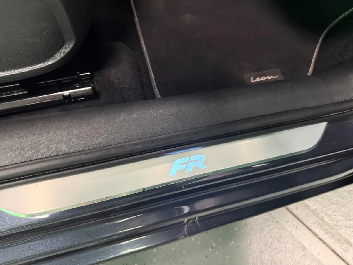 1.5 TSI FR Launch Edition V-COCKIT/NAVI/LED/CARPLAY/ECC/PDC/CRUISE///