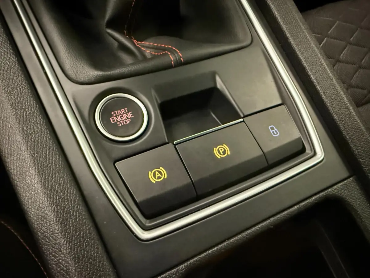 1.5 TSI FR Launch Edition V-COCKIT/NAVI/LED/CARPLAY/ECC/PDC/CRUISE///