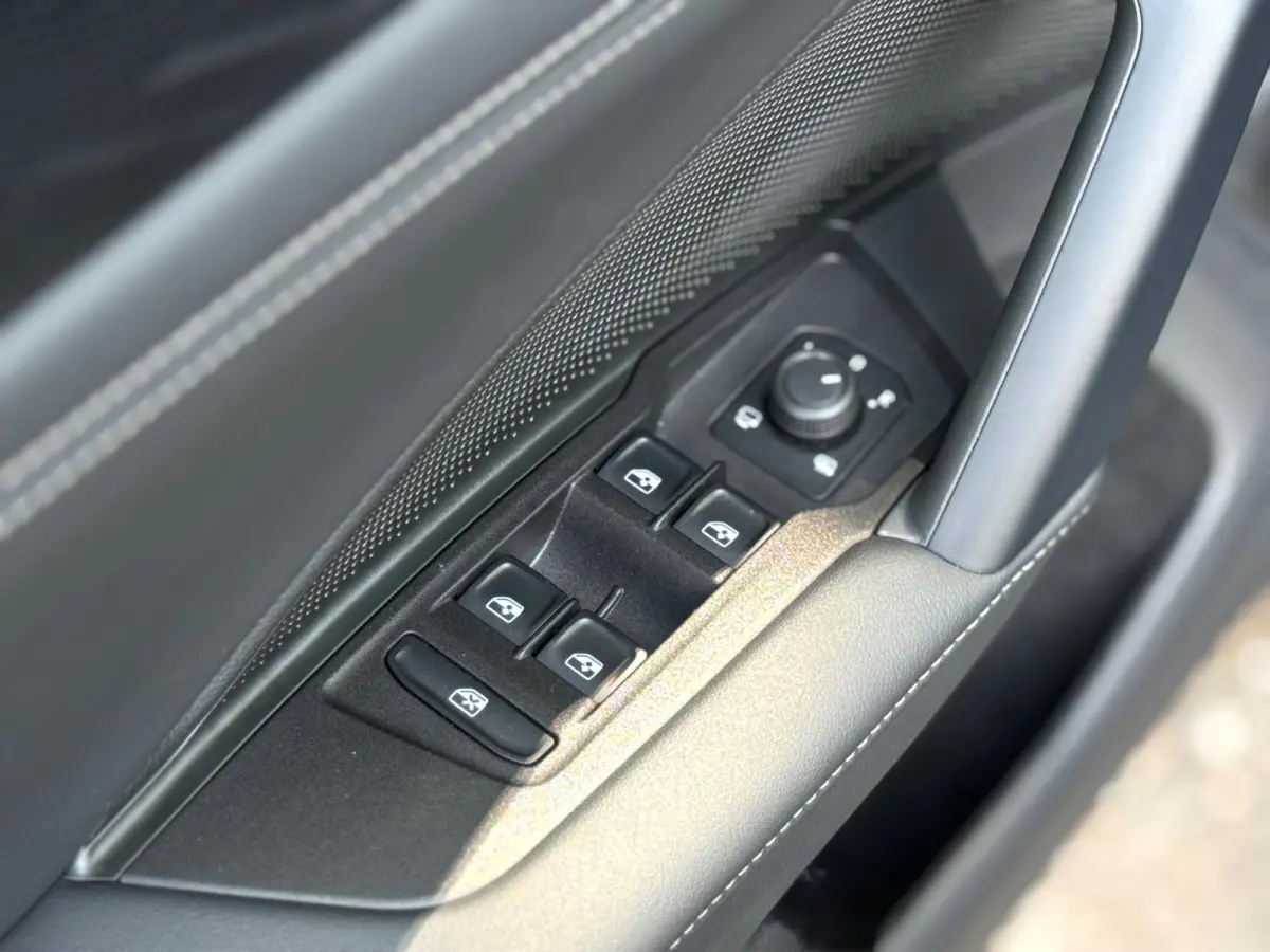 1.5 eTSI DSG Lane ass Drive pilot CarPlay 150 PK Keyless Camera Sfeerverlichting Life edition Direct leverbaar