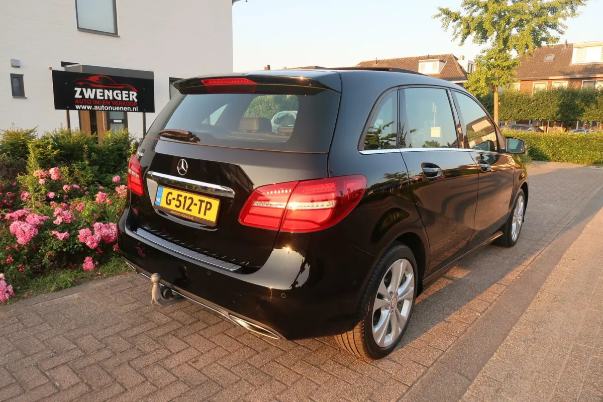 180 Aut f-1|PANORAMADAK|TREKHAAK|STOELVERWARMING|XENON-LED|FACELIFT|ZEER MOOI