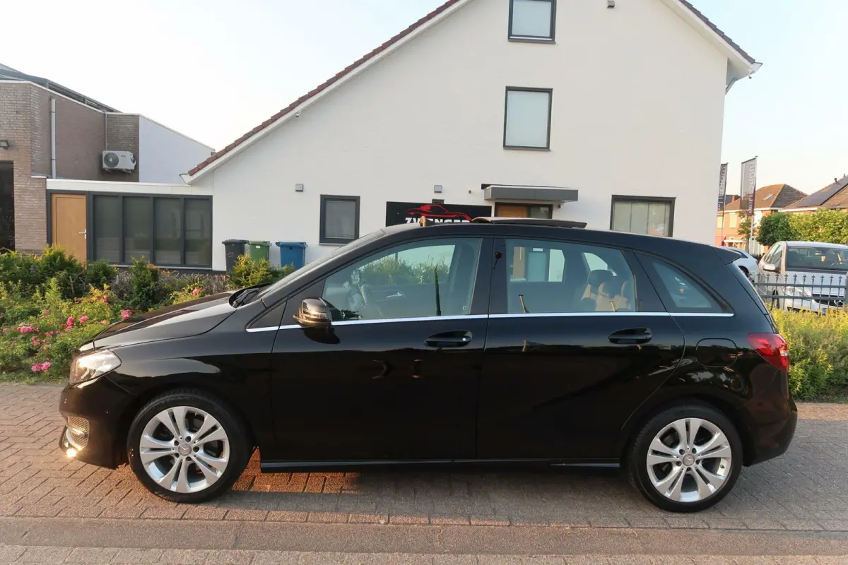 180 Aut f-1|PANORAMADAK|TREKHAAK|STOELVERWARMING|XENON-LED|FACELIFT|ZEER MOOI