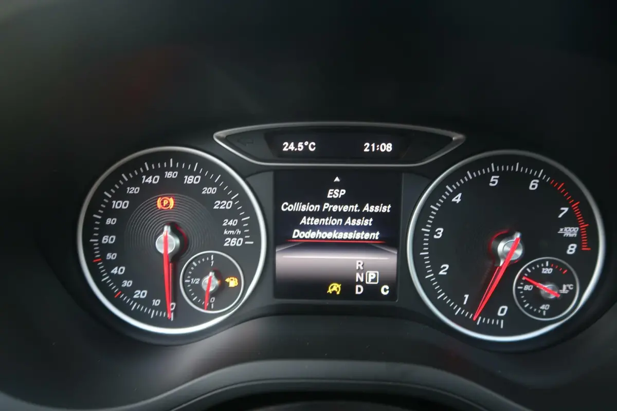 180 Aut f-1|PANORAMADAK|TREKHAAK|STOELVERWARMING|XENON-LED|FACELIFT|ZEER MOOI