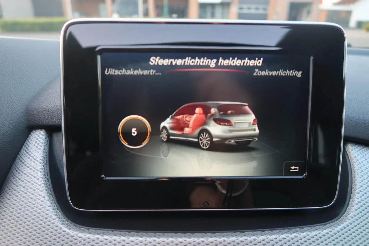 180 Aut f-1|PANORAMADAK|TREKHAAK|STOELVERWARMING|XENON-LED|FACELIFT|ZEER MOOI