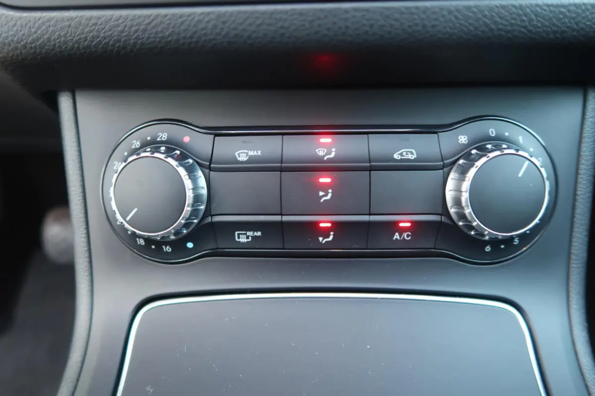 180 Aut f-1|PANORAMADAK|TREKHAAK|STOELVERWARMING|XENON-LED|FACELIFT|ZEER MOOI