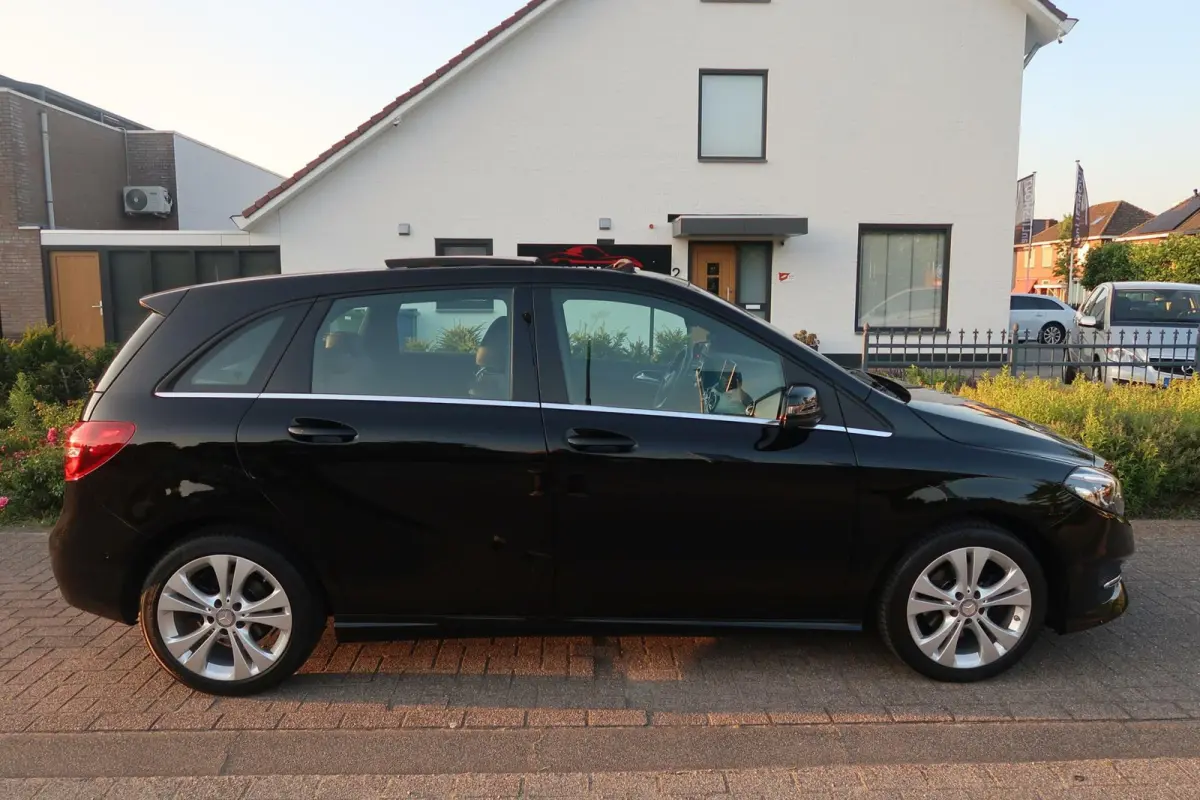 180 Aut f-1|PANORAMADAK|TREKHAAK|STOELVERWARMING|XENON-LED|FACELIFT|ZEER MOOI