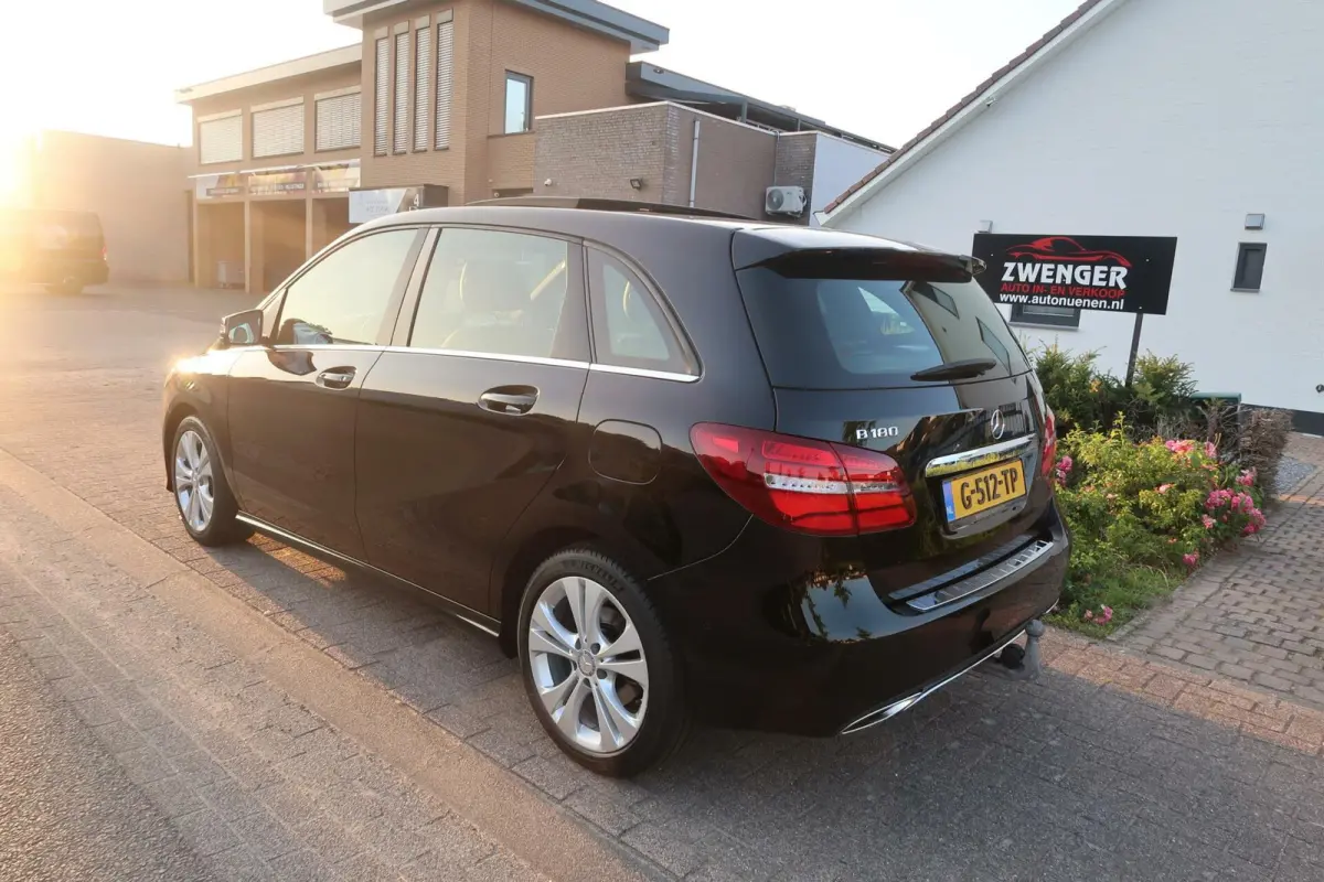 180 Aut f-1|PANORAMADAK|TREKHAAK|STOELVERWARMING|XENON-LED|FACELIFT|ZEER MOOI