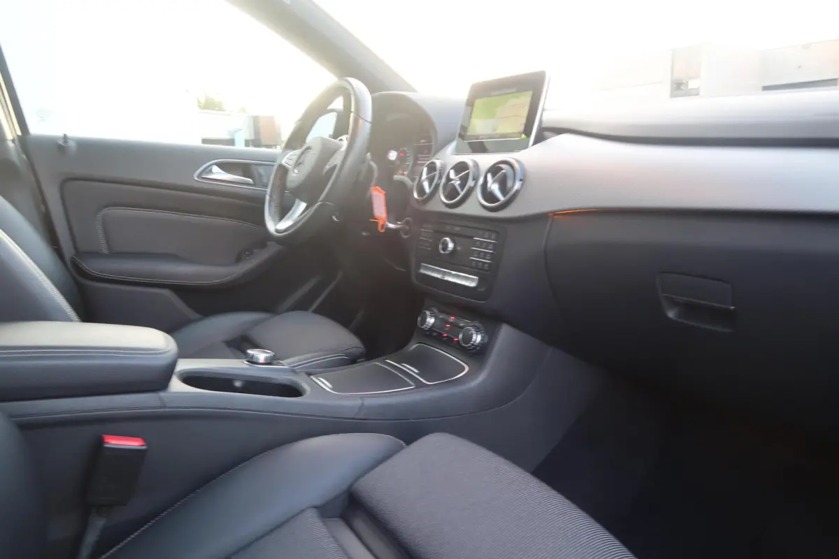 180 Aut f-1|PANORAMADAK|TREKHAAK|STOELVERWARMING|XENON-LED|FACELIFT|ZEER MOOI