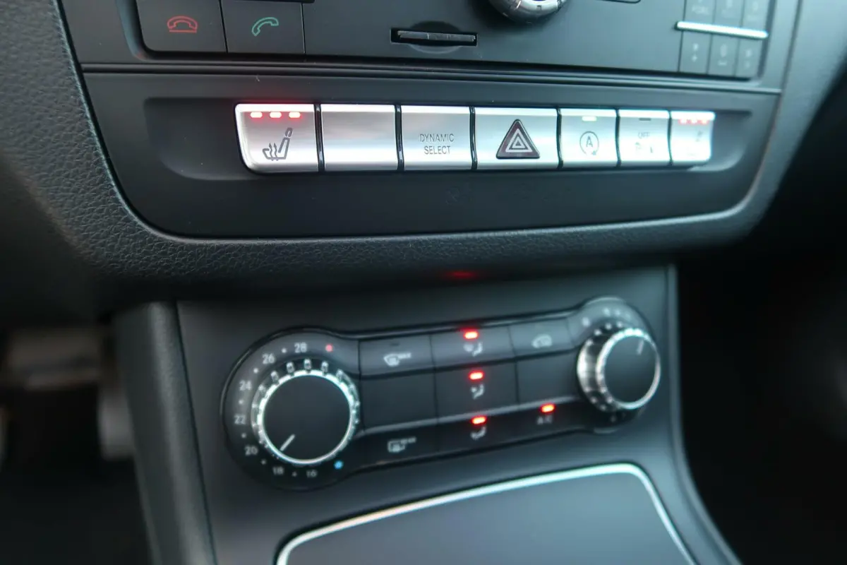 180 Aut f-1|PANORAMADAK|TREKHAAK|STOELVERWARMING|XENON-LED|FACELIFT|ZEER MOOI