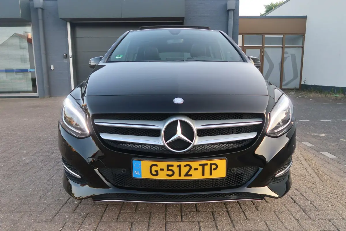 180 Aut f-1|PANORAMADAK|TREKHAAK|STOELVERWARMING|XENON-LED|FACELIFT|ZEER MOOI