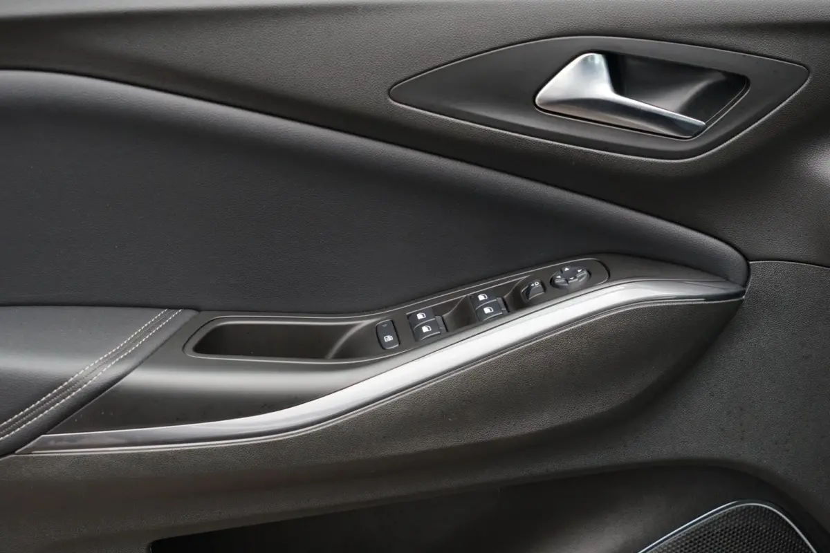 1.2 Turbo Innovation, keyless, CarPlay, cam.