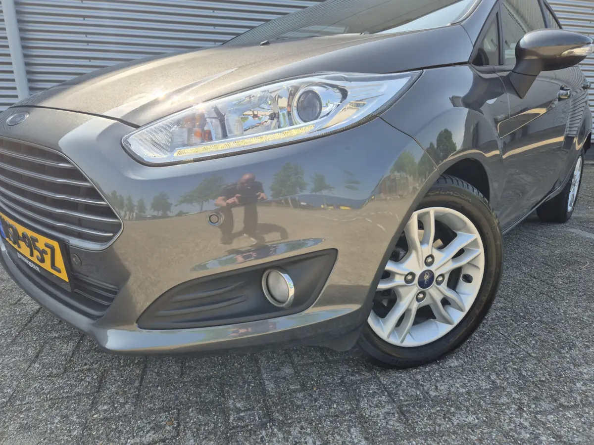 1.0 Titanium Airco,parkeersensoren achter,lichtmetalen wielen,