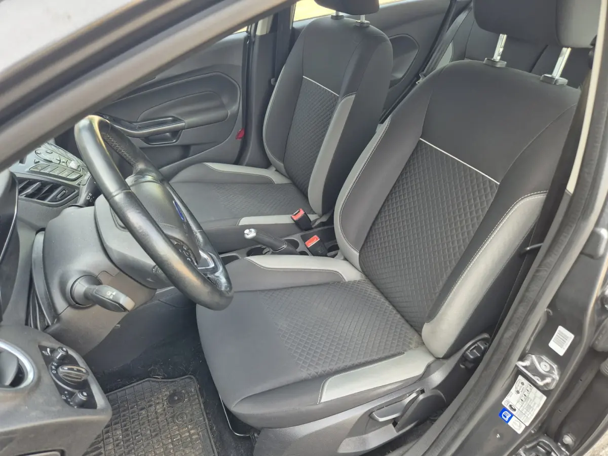 1.0 Titanium Airco,parkeersensoren achter,lichtmetalen wielen,