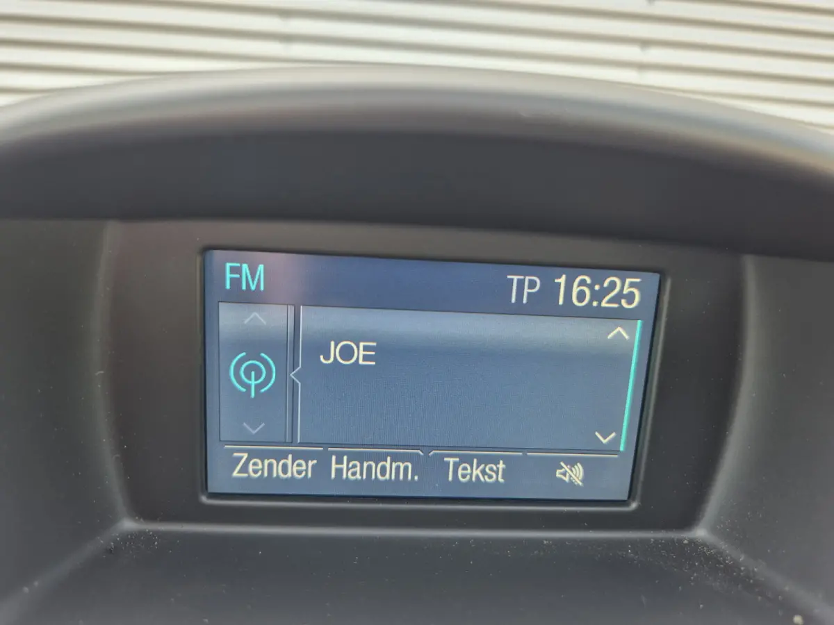 1.0 Titanium Airco,parkeersensoren achter,lichtmetalen wielen,