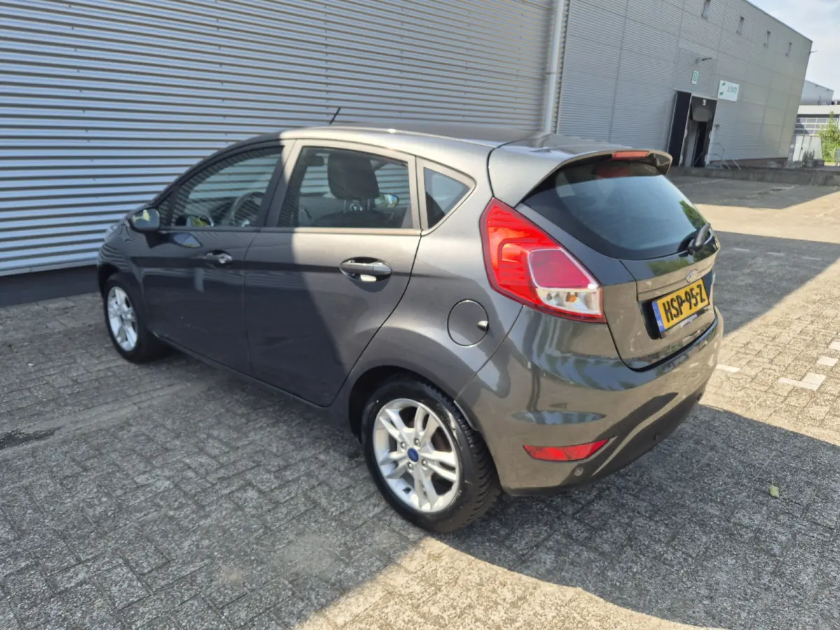 1.0 Titanium Airco,parkeersensoren achter,lichtmetalen wielen,