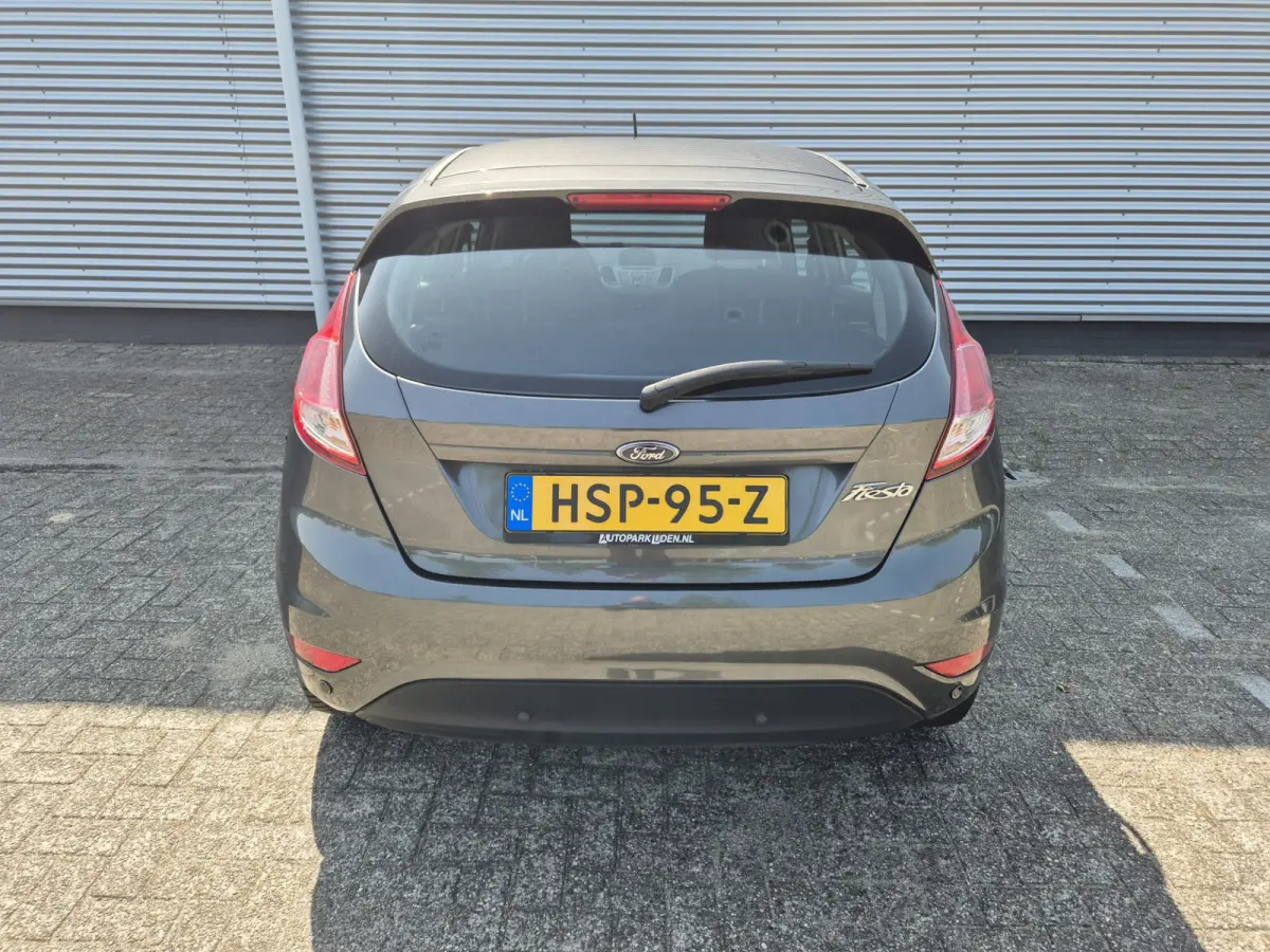 1.0 Titanium Airco,parkeersensoren achter,lichtmetalen wielen,