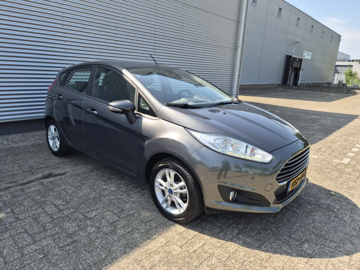 1.0 Titanium Airco,parkeersensoren achter,lichtmetalen wielen,