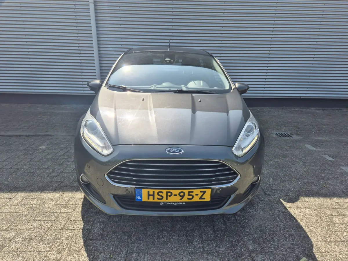 1.0 Titanium Airco,parkeersensoren achter,lichtmetalen wielen,
