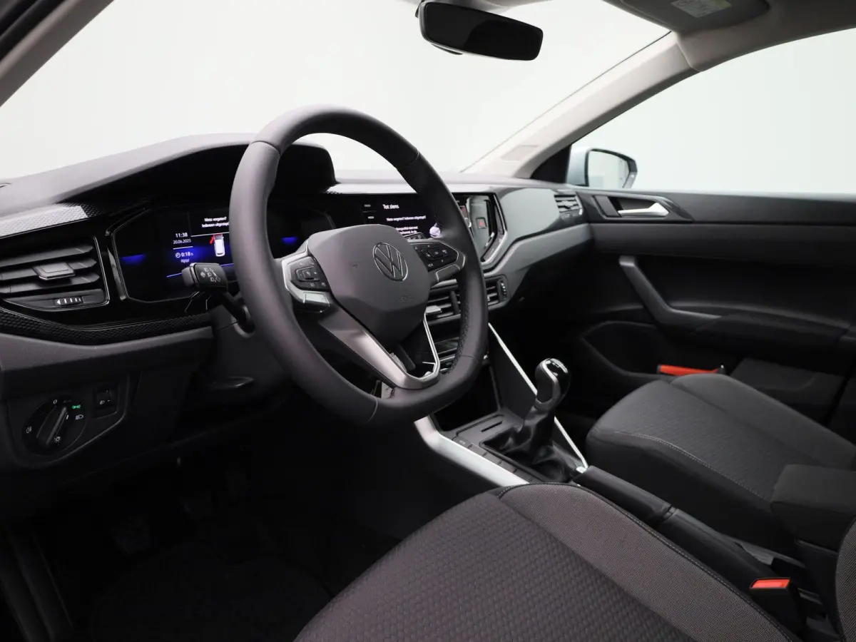 1.0 TSI Life Edition 95PK | Fysieke voorraad auto | Direct leverbaar | 15 inch lichtmetaal | Navigatie | Airconditioning ‘Air Care Climatronic’, 2 temperatuurzones, met actief combifilte