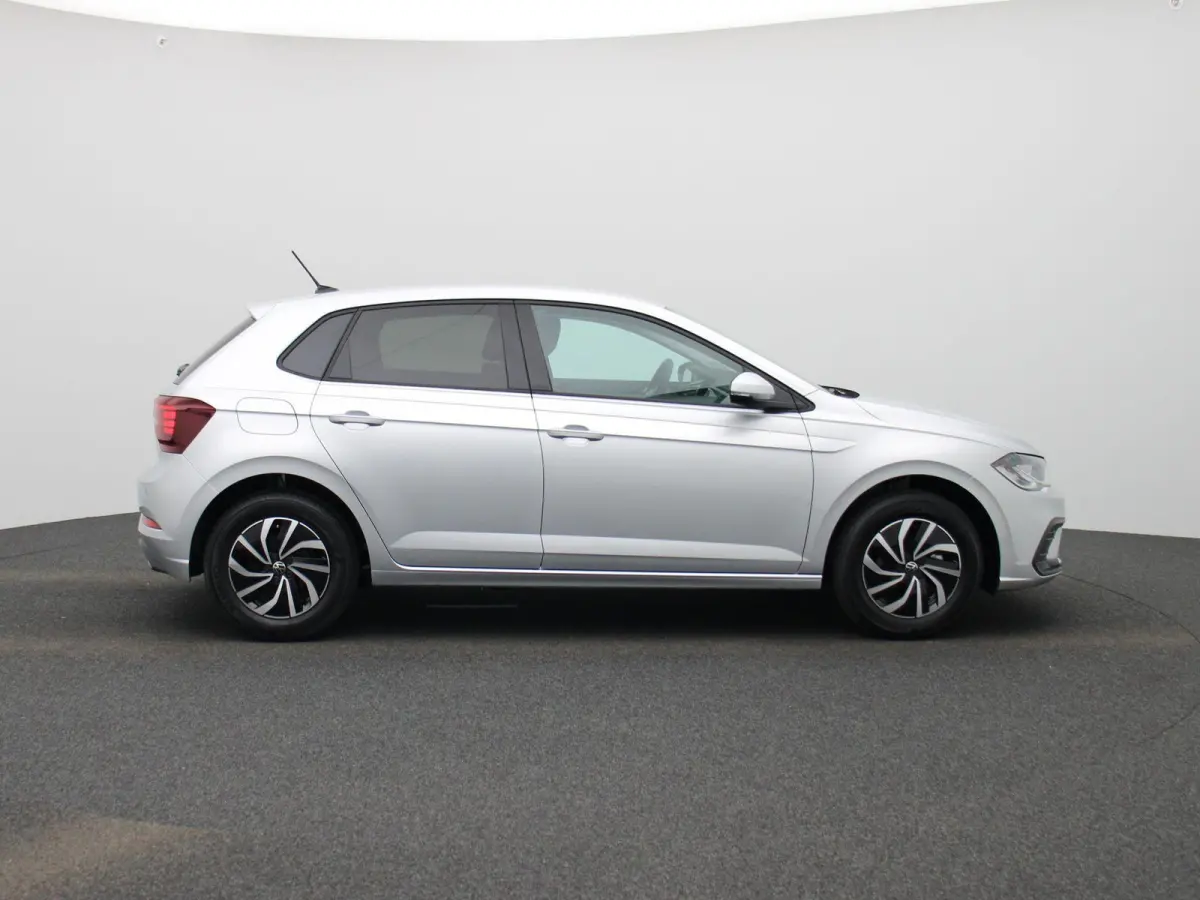 1.0 TSI Life Edition 95PK | Fysieke voorraad auto | Direct leverbaar | 15 inch lichtmetaal | Navigatie | Airconditioning ‘Air Care Climatronic’, 2 temperatuurzones, met actief combifilte