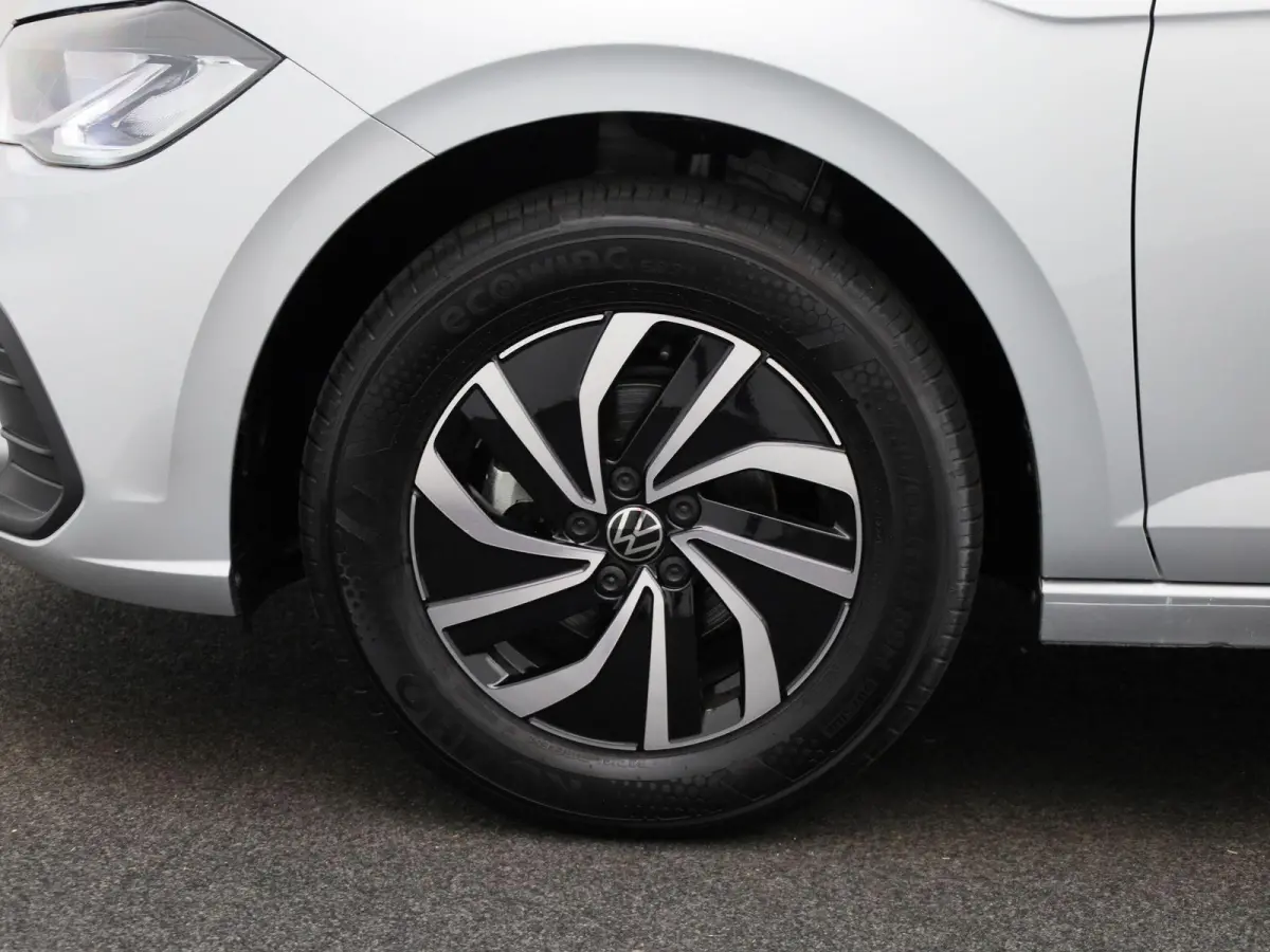 1.0 TSI Life Edition 95PK | Fysieke voorraad auto | Direct leverbaar | 15 inch lichtmetaal | Navigatie | Airconditioning ‘Air Care Climatronic’, 2 temperatuurzones, met actief combifilte