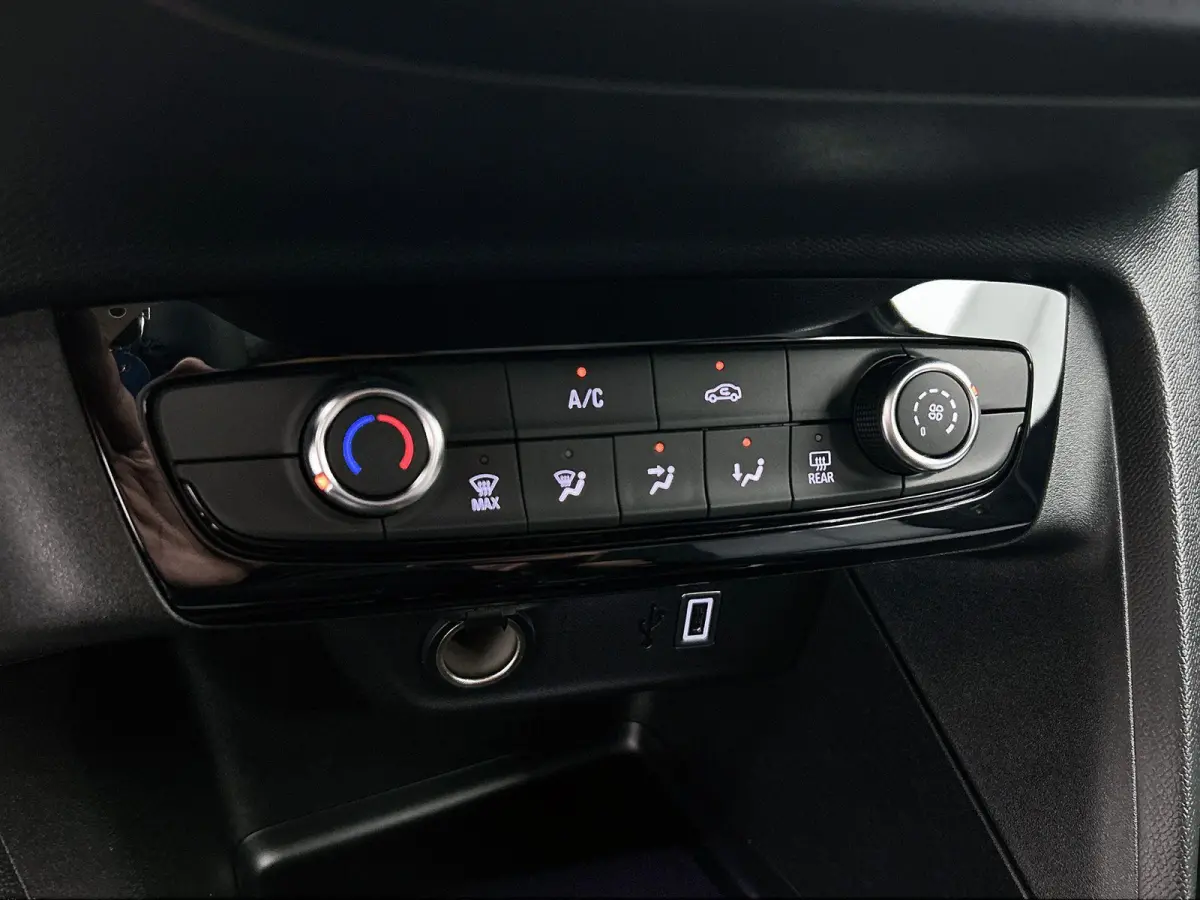 1.2 Turbo Hybrid Business Edition | Camera | Winterpakket | Cruise Control | Apple Carplay/Android Auto | 16"LMV | LED | Dodehoekdetectie |