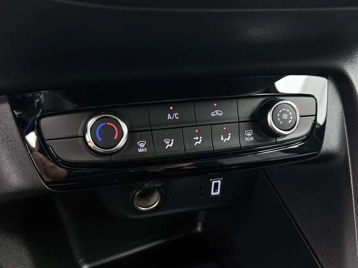 1.2 Turbo Hybrid Business Edition | Camera | Winterpakket | Cruise Control | Apple Carplay/Android Auto | 16"LMV | LED | Dodehoekdetectie |