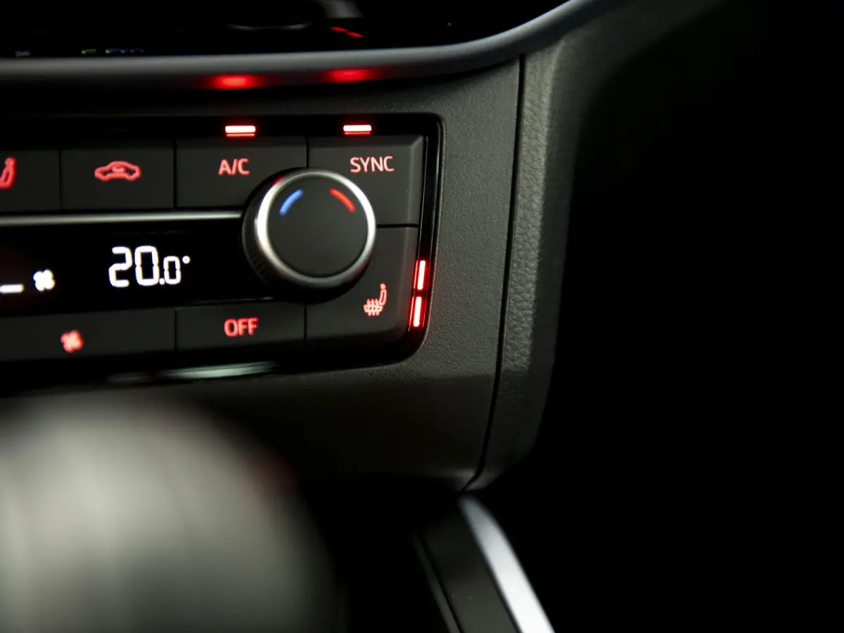 1.0 EcoTSI 116pk FR DSG | Full LED | Keyless | ParkAssist + Camera | App-Connect | Armsteun vóór | Black Pack | Wireless Charge