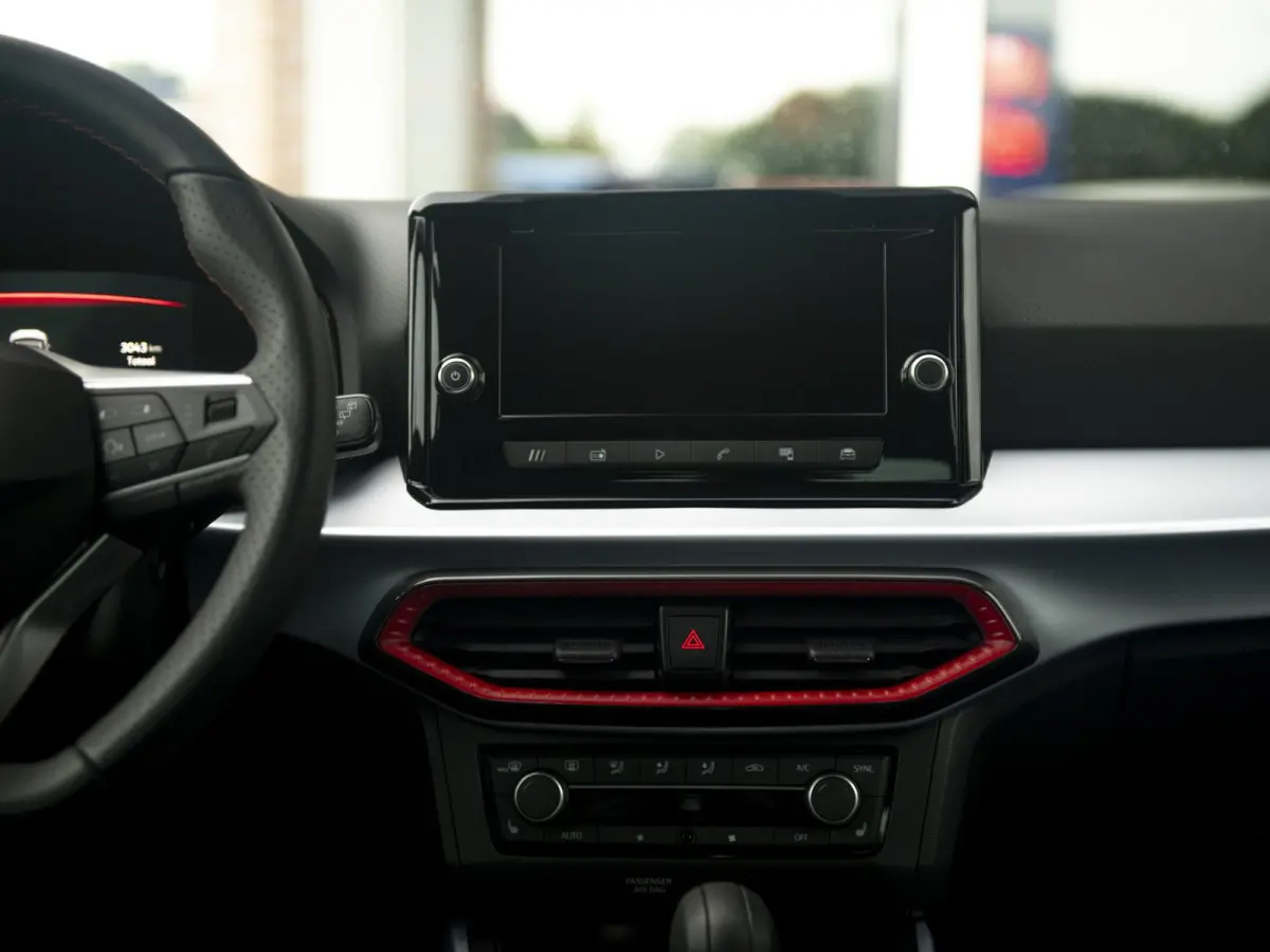 1.0 EcoTSI 116pk FR DSG | Full LED | Keyless | ParkAssist + Camera | App-Connect | Armsteun vóór | Black Pack | Wireless Charge
