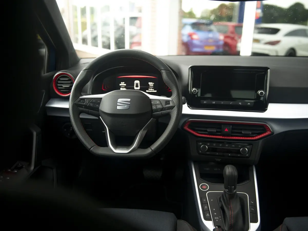 1.0 EcoTSI 116pk FR DSG | Full LED | Keyless | ParkAssist + Camera | App-Connect | Armsteun vóór | Black Pack | Wireless Charge