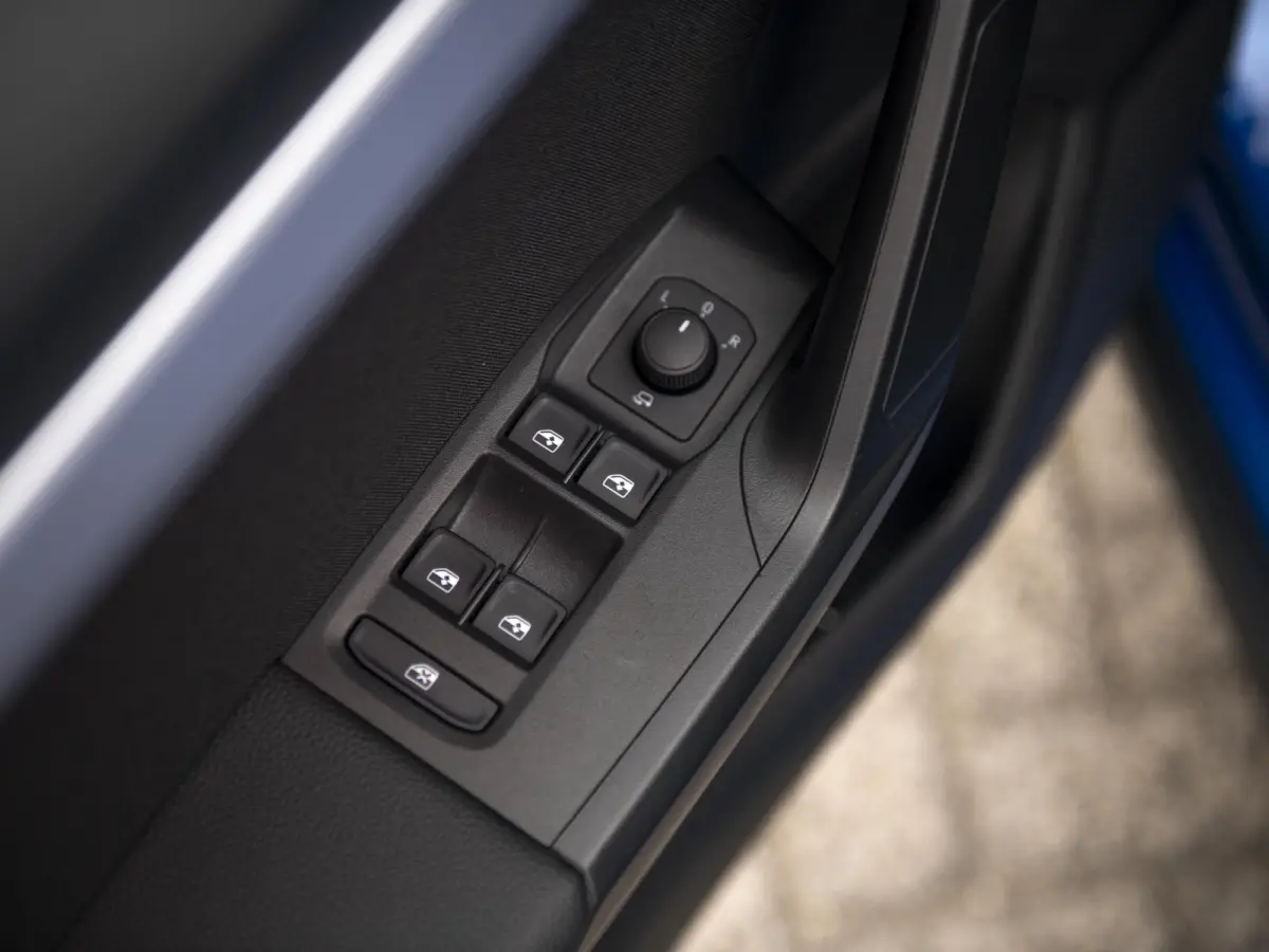 1.0 EcoTSI 116pk FR DSG | Full LED | Keyless | ParkAssist + Camera | App-Connect | Armsteun vóór | Black Pack | Wireless Charge